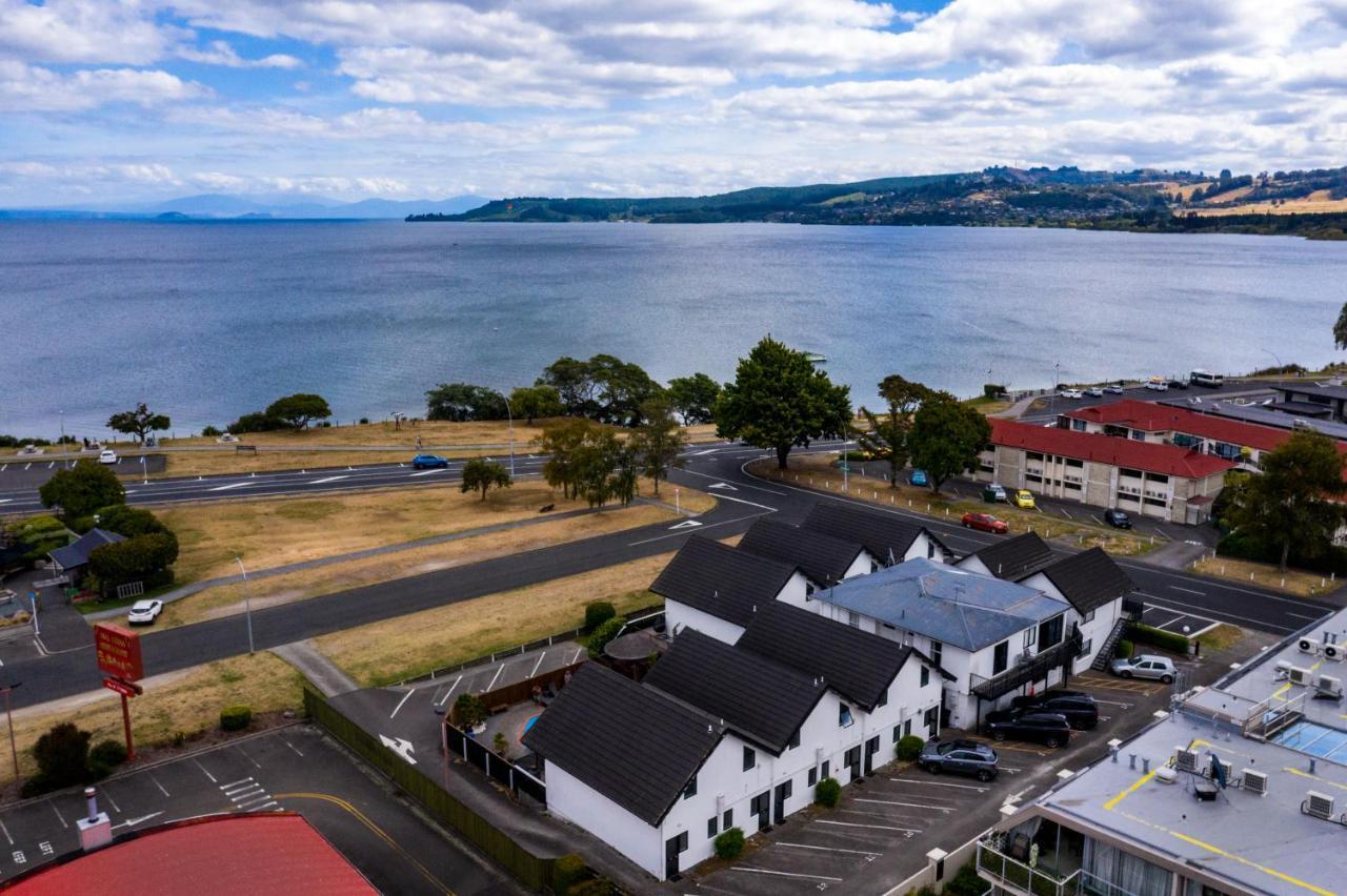 Le Chalet Suisse Motel Taupo Exterior photo