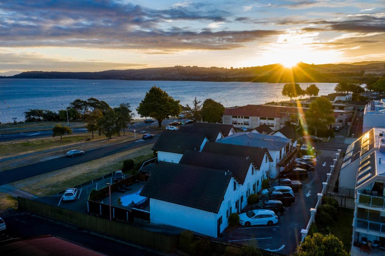 Le Chalet Suisse Motel Taupo Exterior photo