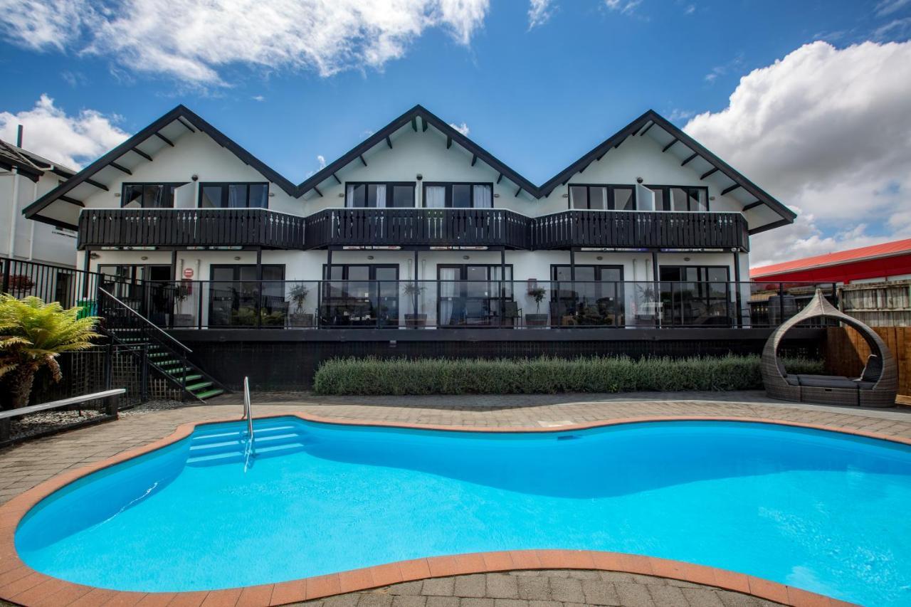 Le Chalet Suisse Motel Taupo Exterior photo