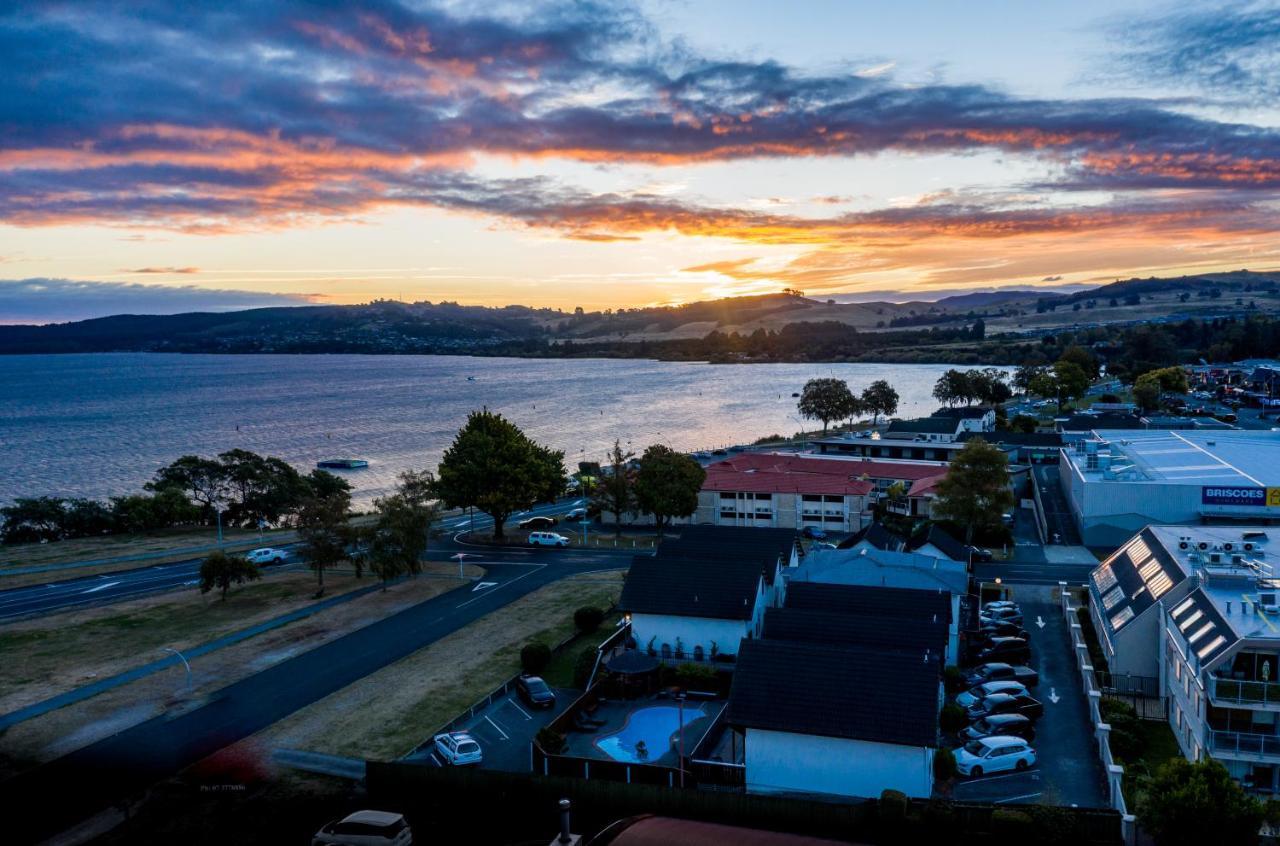 Le Chalet Suisse Motel Taupo Exterior photo