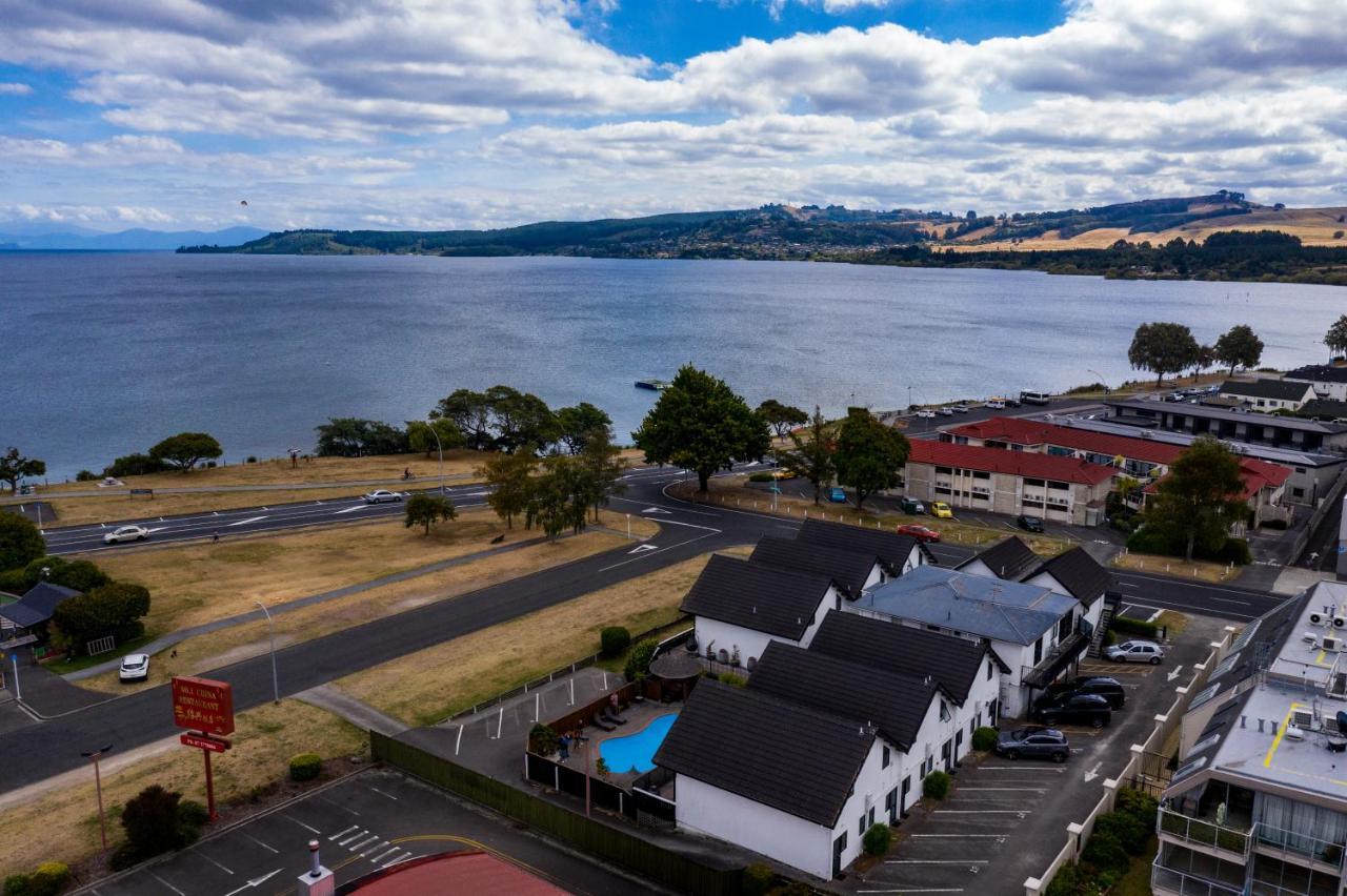 Le Chalet Suisse Motel Taupo Exterior photo