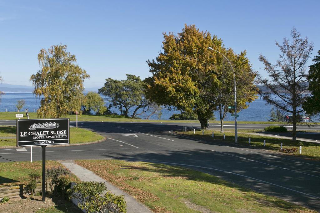 Le Chalet Suisse Motel Taupo Room photo