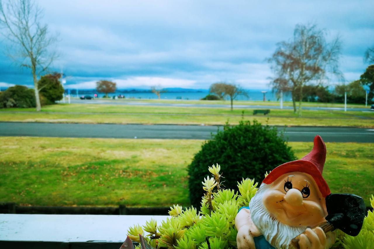 Le Chalet Suisse Motel Taupo Exterior photo