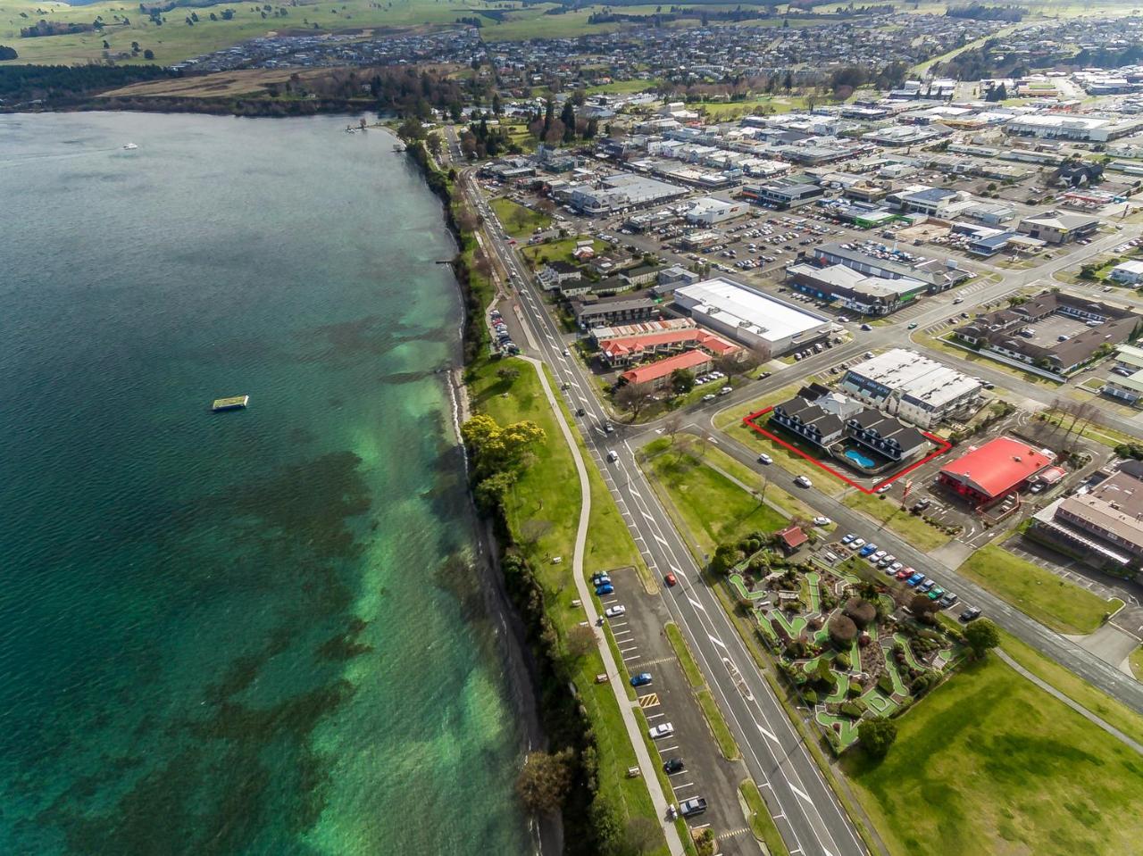 Le Chalet Suisse Motel Taupo Exterior photo