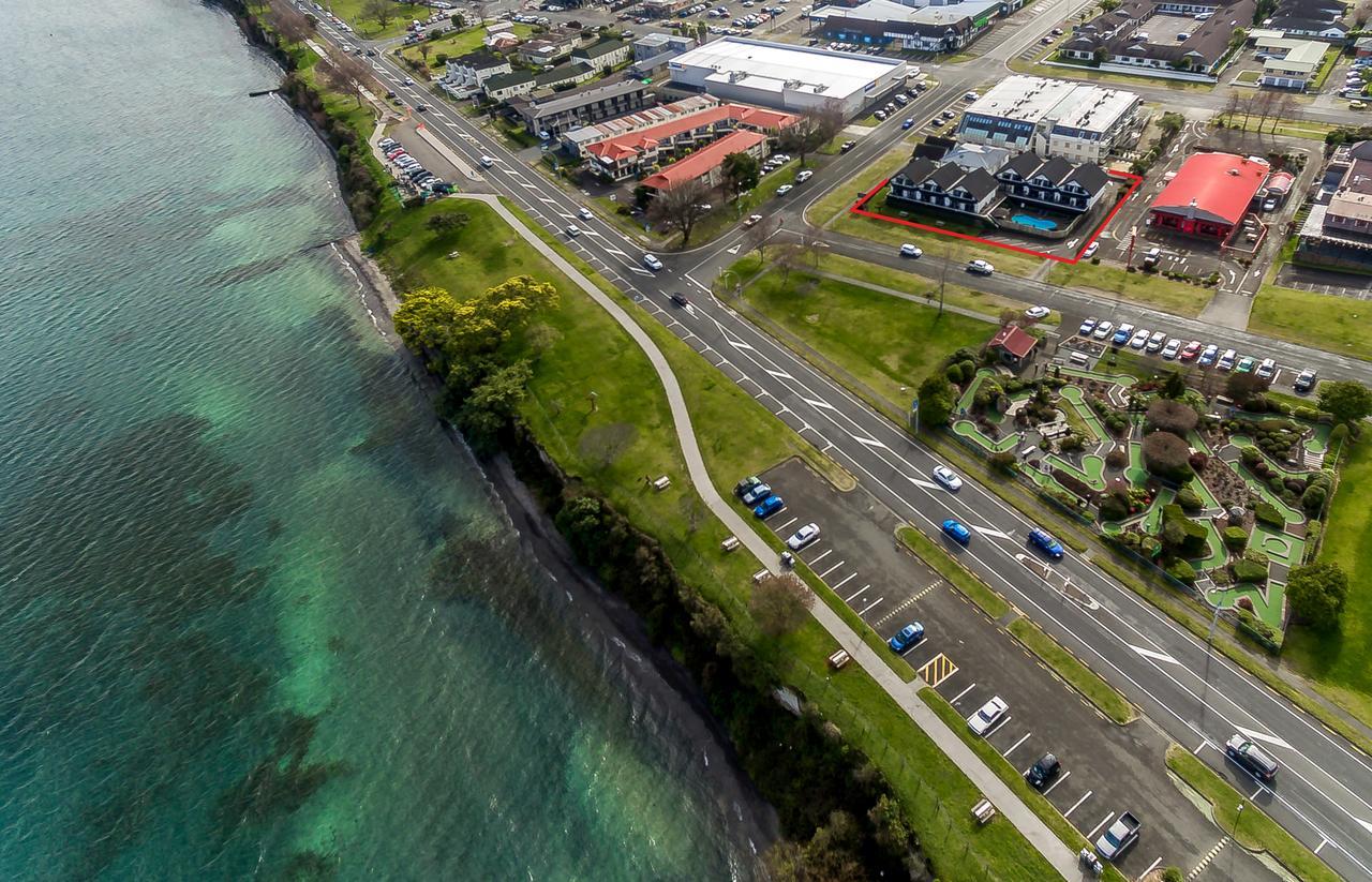 Le Chalet Suisse Motel Taupo Exterior photo