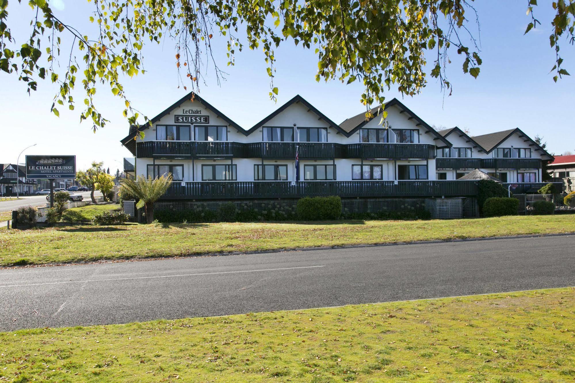 Le Chalet Suisse Motel Taupo Exterior photo